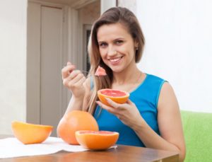 woman eating grapefruit
